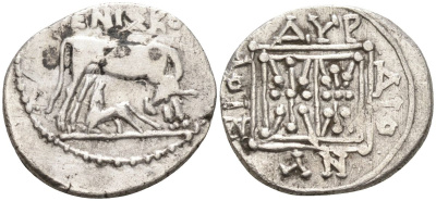 Древняя Греция, Иллирия, Диррахий драхма III-II вв. до н.э. имя магистрата ("МЕНИСКОС"), корова с теленком / растительный орнамент, вписанный в квадрат, 3,22 гр BMC. VII, 63 серебро 1073-9-101
