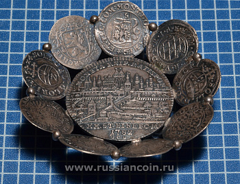 Германия вазочка из 10 монет 17-18 веков на ножках серебро 2-4-2-43