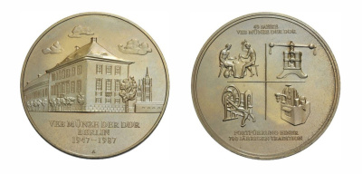 ГДР МЕДАЛЬ 1987 40 ЛЕТ МОНЕТАМ ГДР, 50 мм, 57,31 гр бронза 1072-7-11