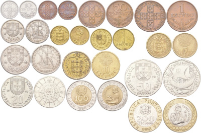 Португалия набор из 14 монет (10, 20 и 50 сентаво; 1, 2,5, 5, 10, 20, 50, 100 и 200 эскудо) 1972, 1974, 1978, 1983, 1984, 1986, 1989, 1996 и 1998 KM 590, 591, 594, 595, 596, 597, 614, 631, 632, 633, 634, 636, 645 и 655 4612-643-657