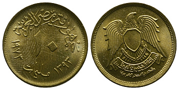 Египет 10 миллимов 1973 АН 1393, орел со щитом на груди KM 435 латунь aUNC 4382-1036