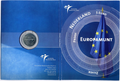 Нидерланды 5 евро 2004 королева Нидерландов Беатрикс, вступление в ЕЭС, в оригинальном картонном буклете KM 252 серебро PROOF 5-6-2-02