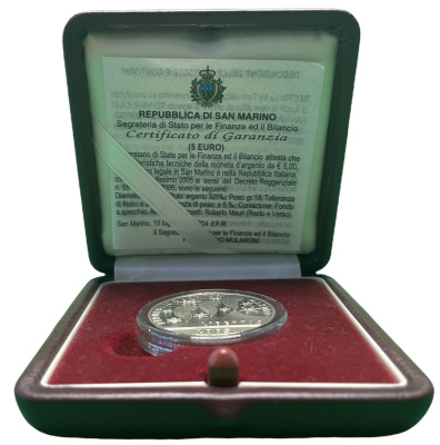Сан-Марино 5 евро 2005 Зимние Олимпийские игры 2006 в Турине, снежинка,  в оригинальной коробке, с сертификатом KM 511 серебро PROOF 4-5-1-18