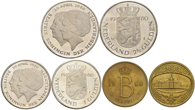 Нидерланды набор из 2 монет + жетон монетного двора 1980 30 апреля 1980 + коробка  медно-никель  UNC  5-6-1-24