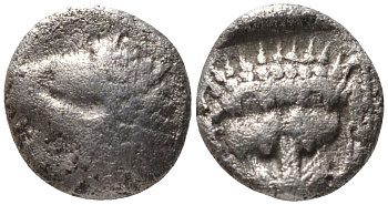 Древняя Греция, Кария, Гекатомнос гемиобол IV в. до н.э. голова льва / скальп льва, 0,45 гр SNG Keckmann 837 ff серебро 1073-9-44
