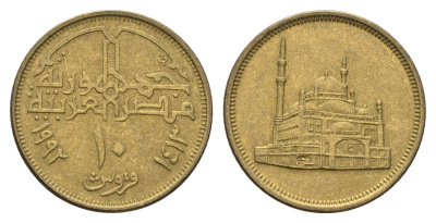 Египет 10 пиастров 1992 KM 732 латунь UNC 4673-614