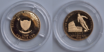 КАМЕРУН 1500 ФРАНКОВ 2014 ЧЕМПИОНАТ МИРА ПО ФУТБОЛУ - 2014, ИТАЛИЯ - ГОДЫ ЧЕМПИОНСТВА, ИГРОК С МЯЧОМ НА ФОНЕ КОЛИЗЕЯ KM NEW золото PROOF 00-000-00