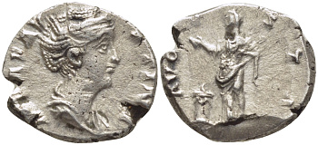 Римская Империя денарий 141 Фаустина Старшая, жена Антонина Пия (посмертная чеканка) DIVA FAVSTINA / AVGVSTA Пиетата с воздетой над алтареМ РУКОЙ, Рим Good Very fine RIC 374 серебро 1073-15-46