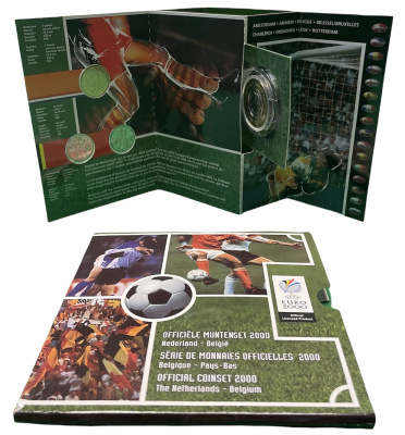 Бельгия набор из 3 монет + жетон 2000 Belgie-Belgique + 5 гульденов Нидерланды 2000 год, чемпионат мира по футболу, FIFA, в оригинальном картонном буклете KM MS 12 BUNC 6-5-3-17