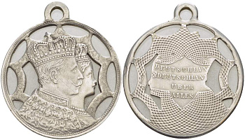 ПРУССИЯ КУЛОН ND ГЕРМАНИЯ, ГЕРМАНИЯ ПРЕВЫШЕ ВСЕГО, СЛОВА НЕМЕЦКОГО ГИМНА, КУЛОН ПОДВЕСКА С ПОРТРЕТАМИ ВИЛЬГЕЛЬМА И АВГУСТЫ, ДИАМЕТР 24 ММ. белый металл 4527-825