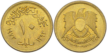 Египет 10 миллимов 1973 АН 1393, орел со щитом на груди KM 435 латунь 4393-446