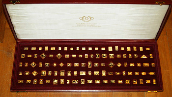 США НАБОР ИЗ 100 МИНИ МЕДАЛЕЙ 1985 100 ВЕЛИКИХ ОЛИМПИЙСКИХ МАРОК позолота, серебро PROOF 6-0-3