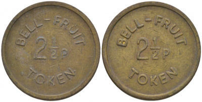 АНГЛИЯ 2 1/2 НОВЫХ ПЕНСОВ = 6 ПЕНСОВ ND ИГРОВОЙ ЖЕТОН, ТОКЕН BELL-FRUIT желтый металл 4949-546
