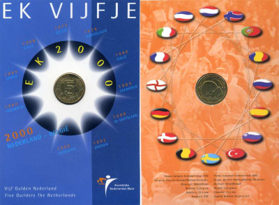 Нидерланды 5 гульденов 2000 Беатрикс (1980-2013), чемпионат мира по футболу 2000 года в Нидерландах, в оригинальном картонном буклете KM 231 UNC 5-6-3-55