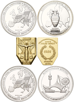 Германия набор из 2 медалей посвященных Чемпионату Европы по футболу 1988 проходившим ФРГ, а также памятного значка в честь победы сборной ФРГ на Чемпионате Мира в 1954 году 1987 медали - диаметр 40 мм, вес 19,91 гр; размер значка 30x23 мм PROOF 8-2-05-43