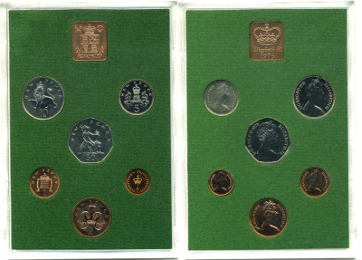 Великобритания официальный набор из 6 монет + жетон монетного двора 1975 в оригинальной пластиковой упаковке KM PS 31 PROOF  7-5-6-09