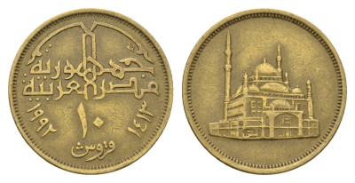 Египет 10 пиастров 1992 KM 732 латунь UNC 4673-615