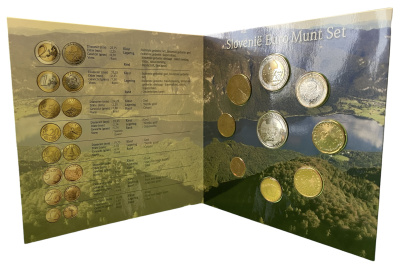 Словения набор из 8 евромонет + жетон 2007 в красочном буклете  биметалл  UNC  1-6-1-04