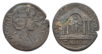 Римская Империя, Провинция Азия, Лидия, Гипепа АЕ 193-211 Юлия Домна, жена Септимия Севера, бюст императрицы/храм с культовой статуей Артемиды-Анахиты, магистрат Тит Флавий Ирод Папийон, Первый Стратег RPC online V.2 68802 медь 1100-2-73