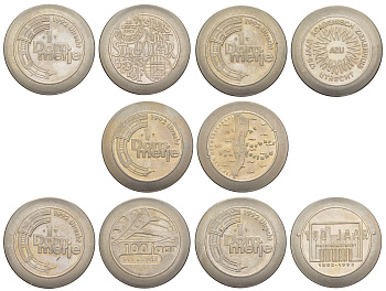 Нидерланды, Утрехт лот из 5 монет-жетонов (1 домметье = 5 гульденов) 1992 По случаю пяти различных юбилеев в городе Утрехт было выпущено 5 памятных монет. В том году Домметье был законным платежным средством в Утрехте. В оригинальной упаковке 1-5-3-04