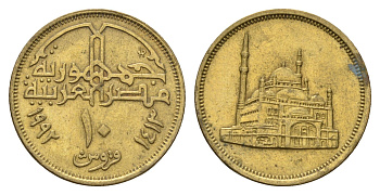 Египет 10 пиастров 1992 KM 732 латунь UNC 4673-623