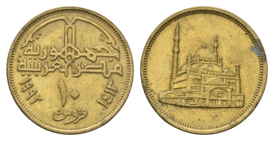 Египет 10 пиастров 1992 KM 732 латунь UNC 4673-623