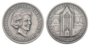Нидерланды медаль "коронация Королевы Беатрикс" 1980 диаметр 22 мм, вес 5,8 гр серебро 4623-717