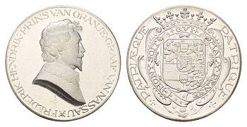 Нидерланды медаль из серии история Нидерландов - Фредерик Генрих Оранский - прниц (Штатгальтер) Нидерландов первая половина XX века Patriaeque and Patrique (отец и патриот), диаметр 25 мм, вес 7,3 гр серебро PROOF 4671-1126