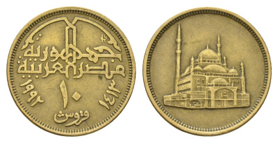 Египет 10 пиастров 1992 KM 732 латунь UNC 4673-625