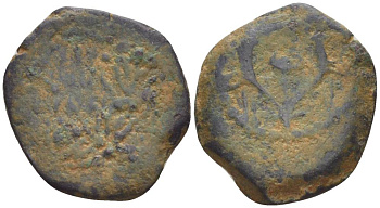 Иудея, династия Хасмонеев прута 64 - 40 гг. до н.э. Иоанн Гиркан II, легенда на иврите в пять строк 'Иоханан, Первосвященник и Глава Синедриона' в венке / два рога изобилия, гранатовый плод, Иерусалим Hendin 1159 медь 1073-21-62