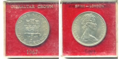 Гибралтар 1 крона 1967 Елизавета II (1952-2022), старый замок, в оригинальной пластиковой коробке, первый год чекана KM 4 медно-никель UNC 6-6-1-4