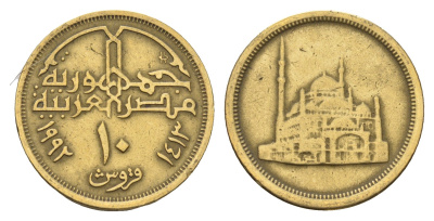 Египет 10 пиастров 1992 KM 732 латунь UNC 4673-621