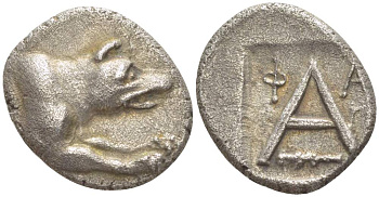 Арголида, Аргос триобол II в.-80-е гг. до н.э. голова и передняя часть туловища волка / большая литера 'A', под ней палица, Ф-А в квадратном углублении, вес 2,33 г BCD Peloponnesos 1142.1 серебро 00-821-60
