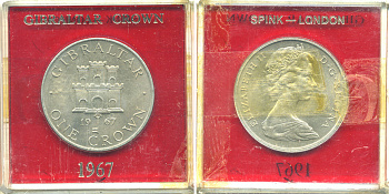 Гибралтар 1 крона 1967 Елизавета II (1952-2022), старый замок, в оригинальной пластиковой коробке, первый год чекана KM 4 медно-никель UNC 6-6-1-5