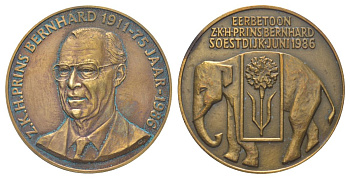 Нидерланды медаль "Бернард Липпе-Бистерфельдский - президент Всемирного фонда дикой природы" 1986 слон - один из символов WWF, и фирменная гвоздика Бернард Липпе-Бистерфельдский, вес 59,9 гр, диаметр 50 мм бронза 11-174-23