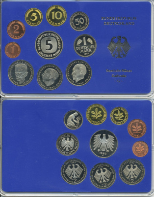 ФРГ НАБОР ИЗ 9 МОНЕТ 1982 G ОФИЦИАЛЬНЫЙ НАБОР В ПЛАСТИКЕ PROOF 00-00