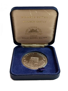 Великобритания медаль "Виндзорский замок" 1979 Лондонский монетный двор, диаметр 44 мм, вес 32,94 гр медно-никель UNC 1-3-1-12