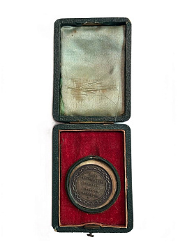 Нидерланды медаль, личная, в честь 50-летия 1869 диаметр 27 мм, вес 6,05 гр, в оригинальной красочной бархатной коробке серебро 7-7-27