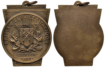 ФРГ ПЛАКЕТКА 1947 БРИТАНСКИЙ СЕРВИСНЫЙ ЦЕНТР ТАТУИРОВКИ В ДОРТМУНДЕ И БЕРЛИНЕ, С КОЛЬЦОМ ДЛЯ НОШЕНИЯ, РАЗМЕР 48Х37 ММ. бронза 1090-2-33