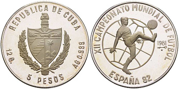 Куба 5 песо 1981 чемпионат мира по футболу в Испании 1982 года, игрок с мячом на фоне глобуса KM 77 серебро PROOF 1087-1-43