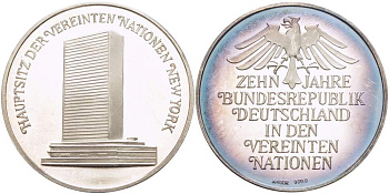 Германия медаль 1983 десть лет вступлению Германии в ООН, здание штаб квартиры ООН в Нью-Йорке, димаметр 33 мм, вес 14,5 гр серебро PROOF 4527-535
